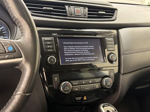 Used 2019 Nissan Rogue SL FWD image 22