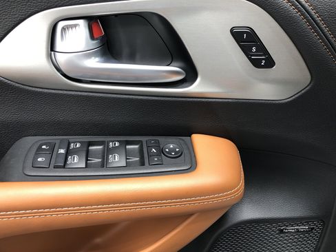 Used 2024 Chrysler Pacifica Pinnacle w/ Trailer Tow Group image 24