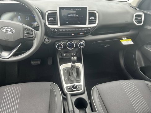 New 2025 Hyundai Venue Limited image 5