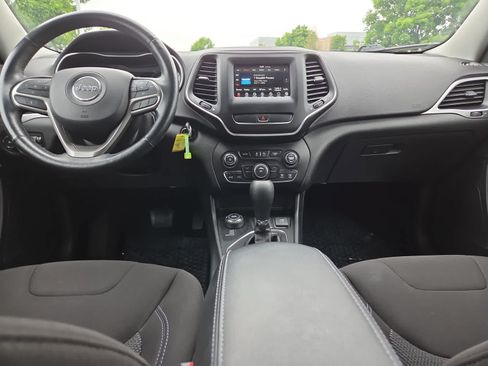 Used 2019 Jeep Cherokee Latitude w/ Cold Weather Group AWD/4WD image 18