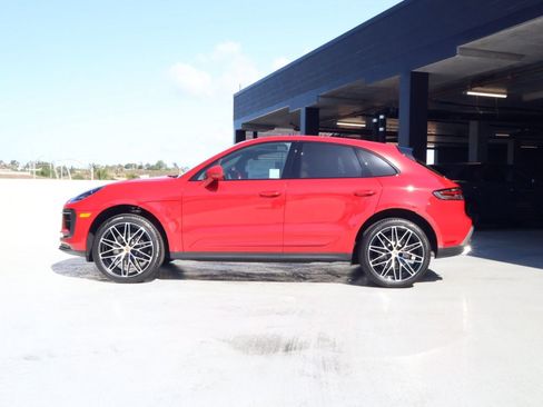 New 2026 Porsche Macan image 2