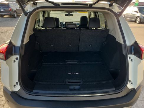 Used 2023 Nissan Rogue SL w/ SL Premium Package image 10