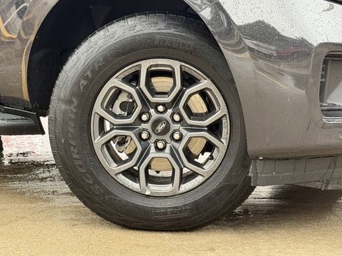 Used 2025 Ford Expedition Active RWD image 3