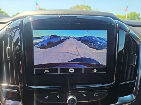 Used 2023 Chevrolet Traverse LT FWD image 21