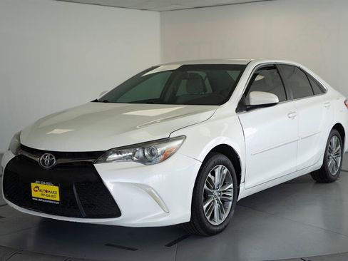 Used 2017 Toyota Camry SE w/ Protection Package (Q2) FWD image 3