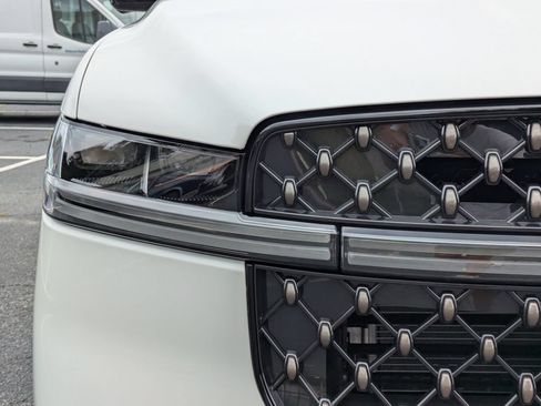 New 2026 Lincoln Navigator L Black Label AWD/4WD image 10