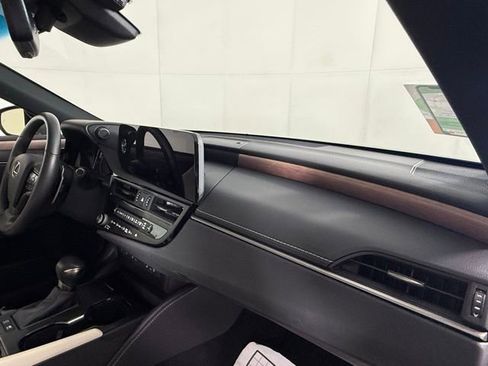 Used 2025 Lexus ES 300h w/ Premium Package image 33