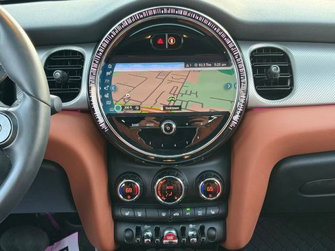 Used 2024 MINI Cooper 4-Door Hardtop image 26