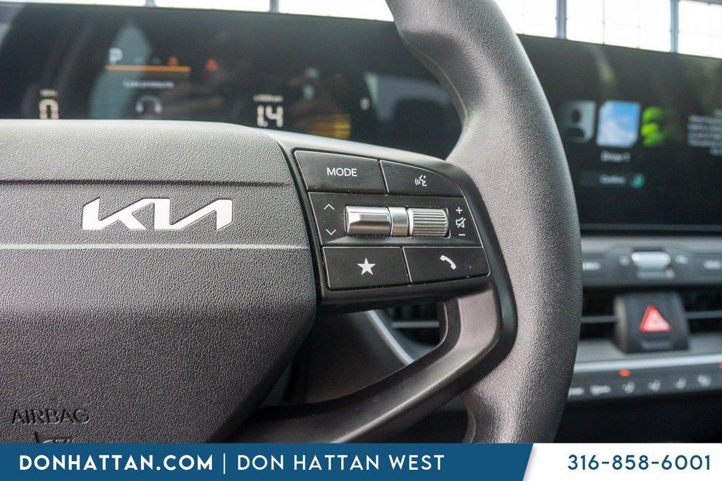Used 2025 Kia K4 FWD image 11