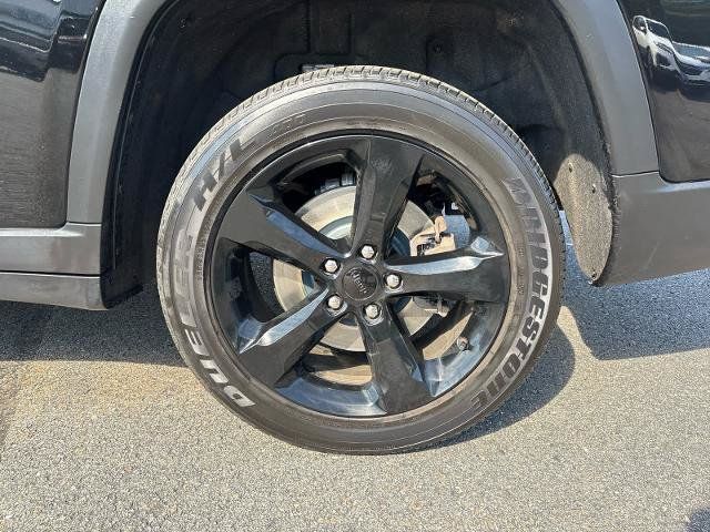 Used 2023 Jeep Grand Cherokee L Laredo AWD/4WD image 12