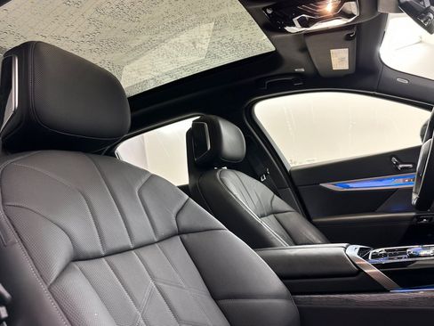 Certified 2023 BMW 760i xDrive image 32