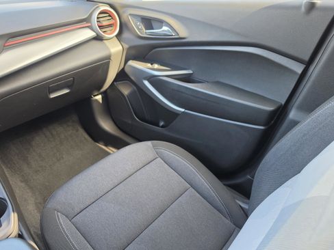 Used 2024 Chevrolet Trax RS w/ Driver Confidence Package FWD image 18
