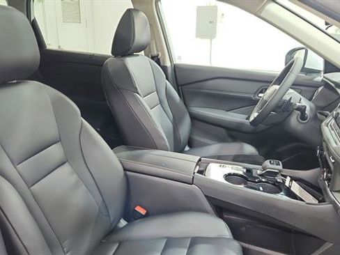 Used 2025 Nissan Rogue SV w/ SV Premium Package FWD image 29
