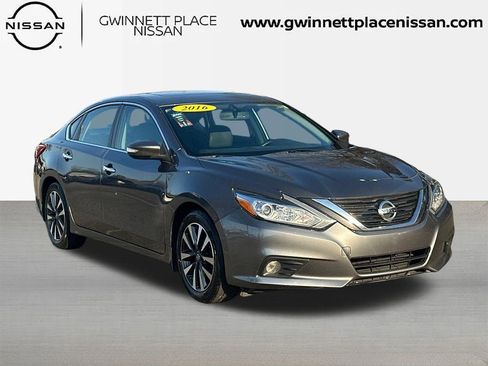 Used 2016 Nissan Altima 2.5 SL w/ 2.5 Technology Package image 3