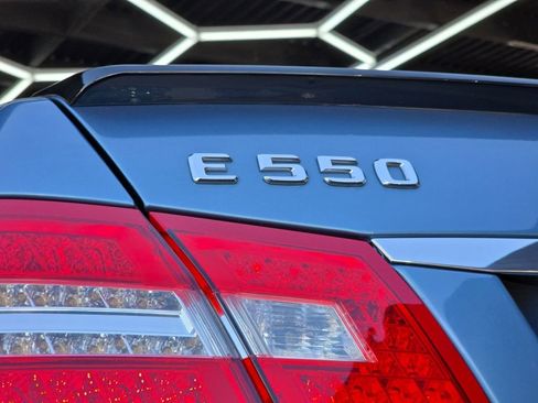 Used 2010 Mercedes-Benz E 550 Sedan image 19