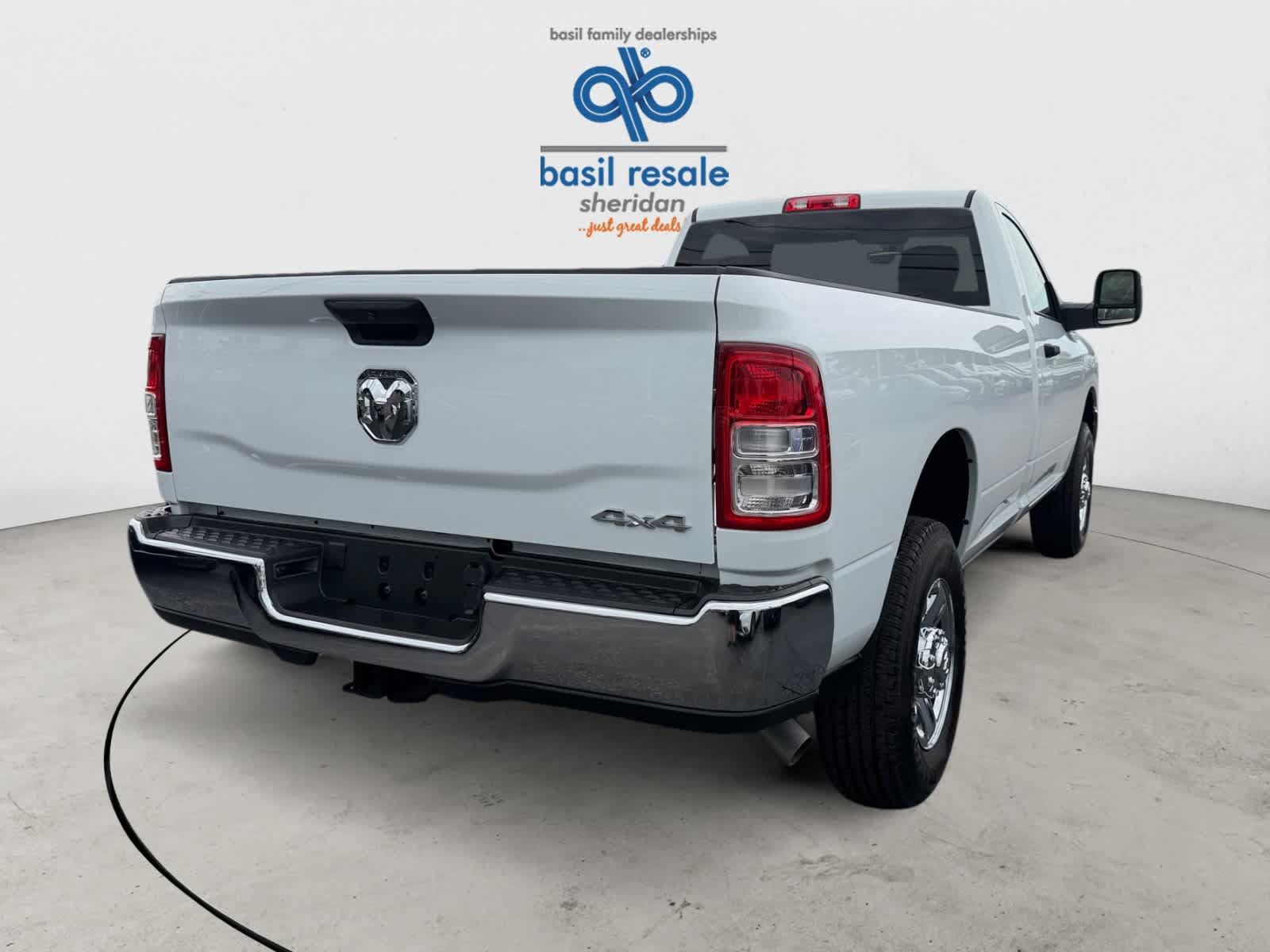 Used 2024 RAM 2500 Tradesman w/ Chrome Appearance Group AWD/4WD image 7