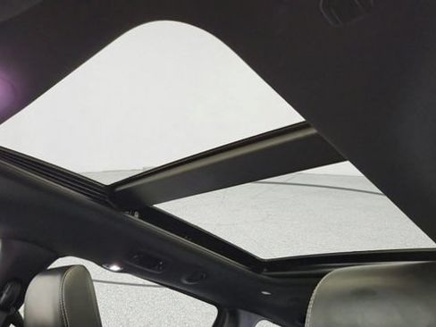 Used 2025 Chrysler Pacifica Limited FWD image 12