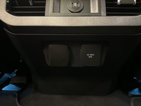Used 2024 Ford F250 Platinum AWD/4WD image 37