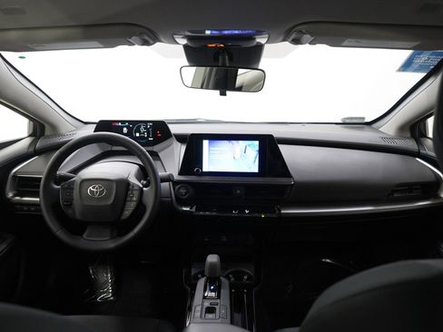 Used 2025 Toyota Prius LE image 13