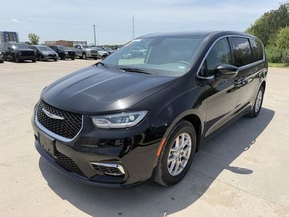 Used 2024 Chrysler Pacifica Touring-L
