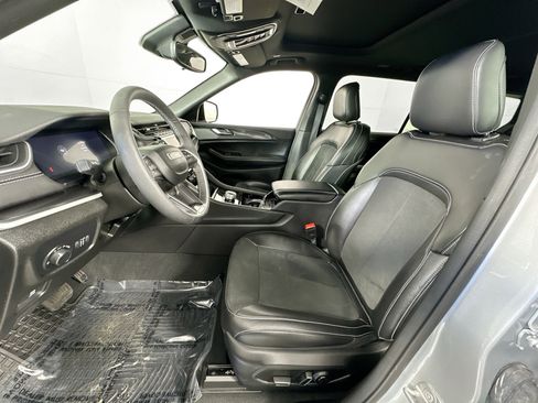 Used 2023 Jeep Grand Cherokee L Laredo image 20