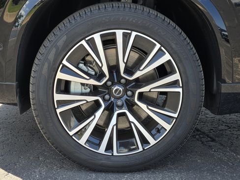 Certified 2025 Volvo XC90 T8 Plus w/ Protection Package Premier image 16