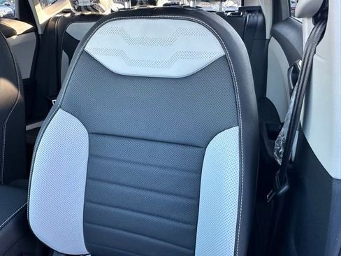 New 2026 Volkswagen Taos SEL image 27