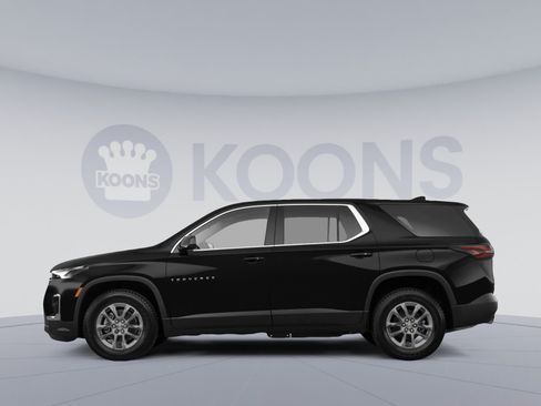 Used 2022 Chevrolet Traverse LS FWD image 2