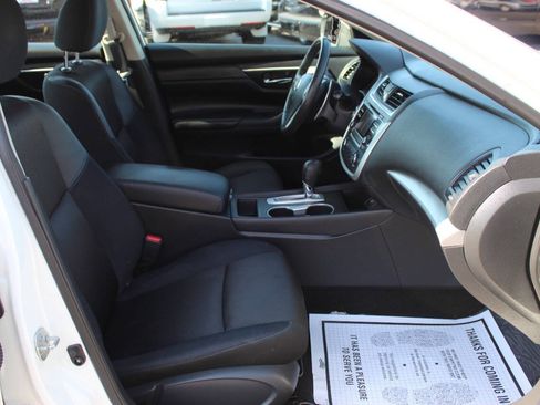 Used 2017 Nissan Altima 2.5 SR w/ Midnight Edition Package FWD image 9