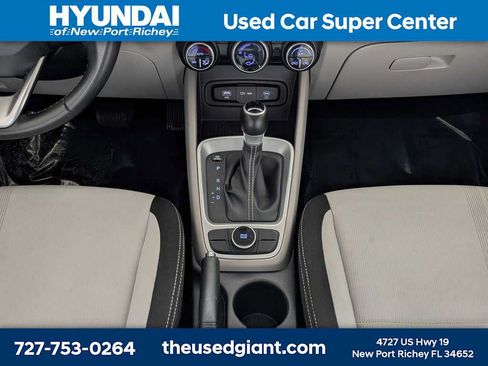 Certified 2025 Hyundai Venue SEL FWD image 20