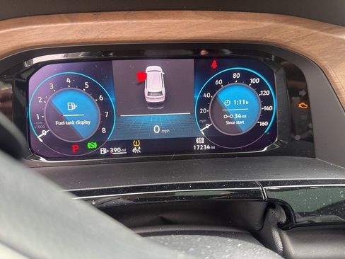 Used 2024 Volkswagen Atlas SE w/ Panoramic Sunroof Package image 5