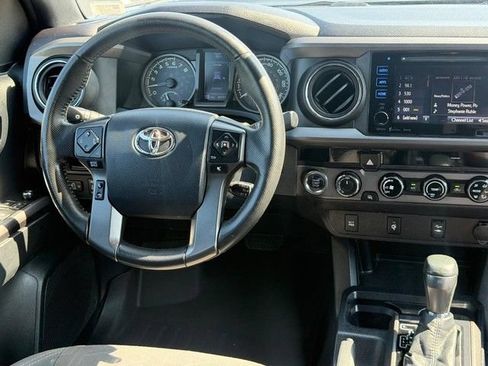 Used 2017 Toyota Tacoma TRD Off-Road w/ Tow Package (A/T) AWD/4WD image 11