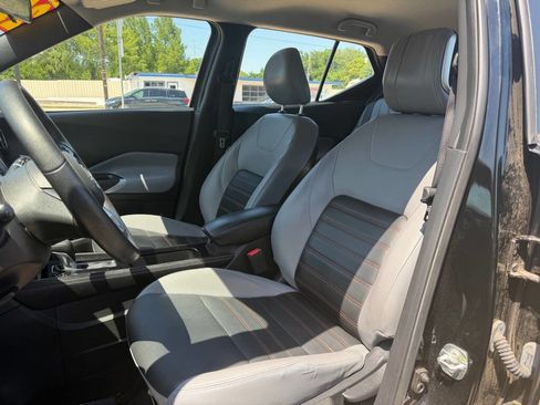 Used 2022 Nissan Kicks SR w/ Premium Package FWD image 10