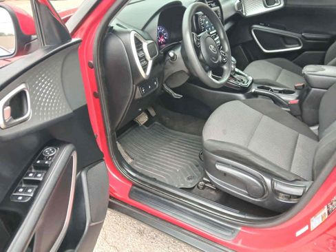 Used 2021 Kia Soul LX image 8