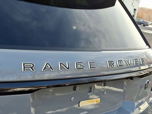 Used 2022 Land Rover Range Rover Sport SVR Carbon Edition image 29