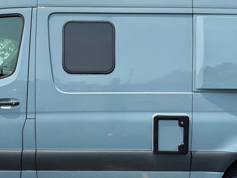 Used 2021 Mercedes-Benz Sprinter 2500 image 5