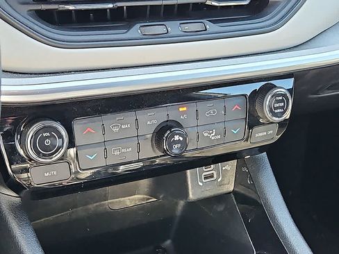 Used 2025 Jeep Compass Limited AWD/4WD image 14