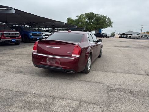 Used 2016 Chrysler 300 Limited RWD image 5