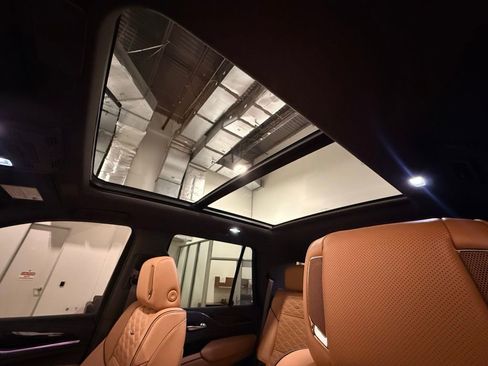 Used 2024 Cadillac Escalade Sport w/ Touring Package image 19