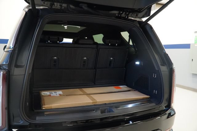 Used 2026 Cadillac Escalade IQL Sport 1 w/ LPO, ONYX Package AWD/4WD image 6