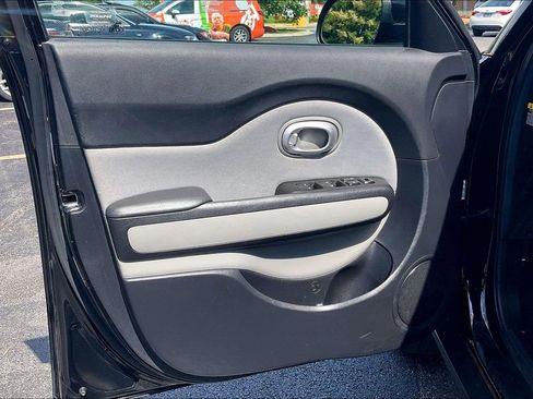 Used 2016 Kia Soul + FWD image 22