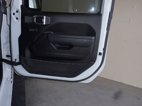 Used 2022 Jeep Wrangler Sport S image 37