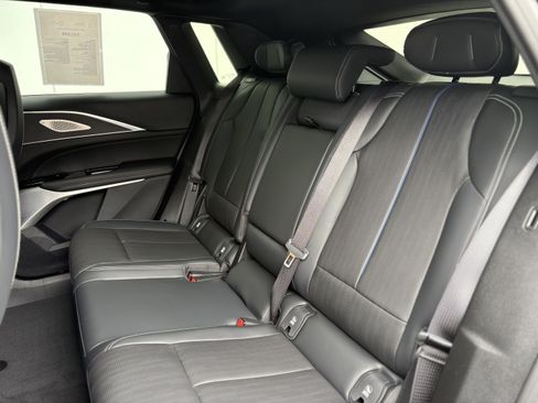 Used 2024 Cadillac Lyriq Luxury AWD/4WD image 13