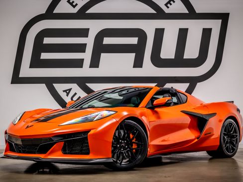 Used 2025 Chevrolet Corvette Z06 w/ Stealth Interior Trim Package RWD image 1