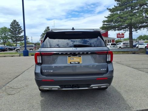 Used 2025 Ford Explorer Active w/ Active Comfort Package AWD/4WD image 8