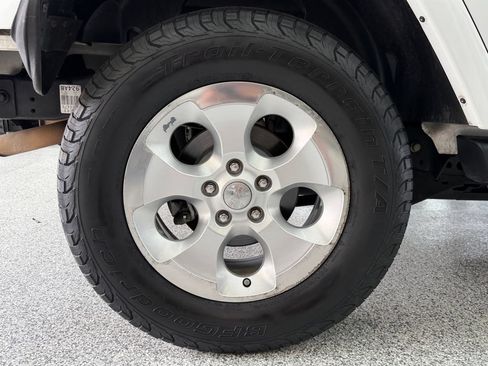 Used 2014 Jeep Wrangler Unlimited Sahara w/ Connectivity Group AWD/4WD image 46