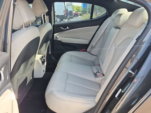 Used 2025 Genesis G70 2.5T RWD image 22