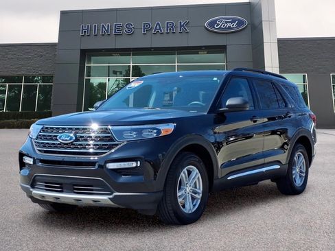 Used 2024 Ford Explorer XLT w/ Equipment Group 202A AWD/4WD image 3