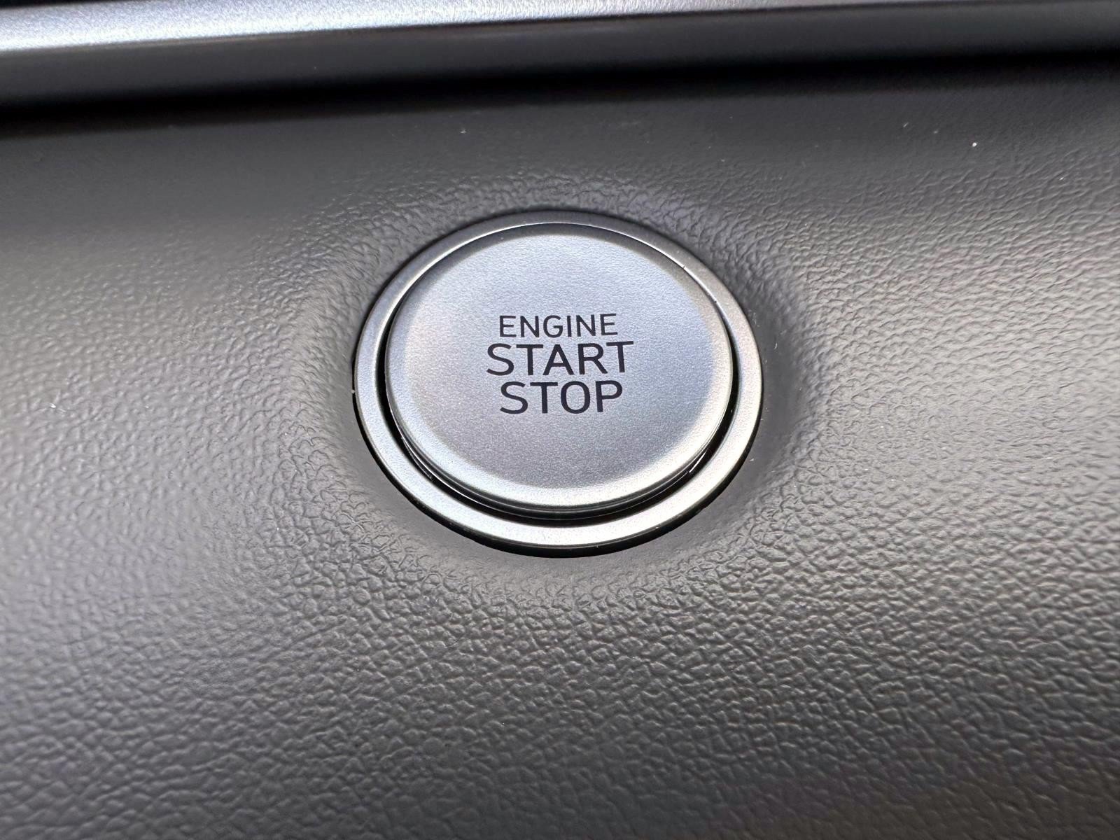 Used 2025 Hyundai Elantra Sport FWD image 23