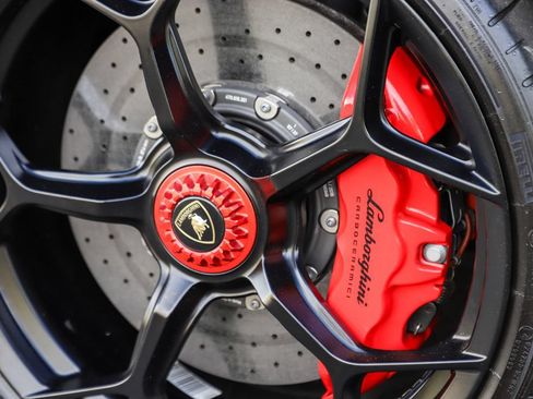 Used 2018 Lamborghini Huracan Performante AWD/4WD image 21